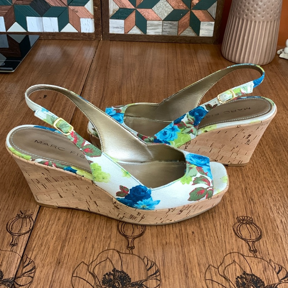 Delightful Marc Fisher floral/cork wedge platform heels. Sz 7 1/2. VGUC.